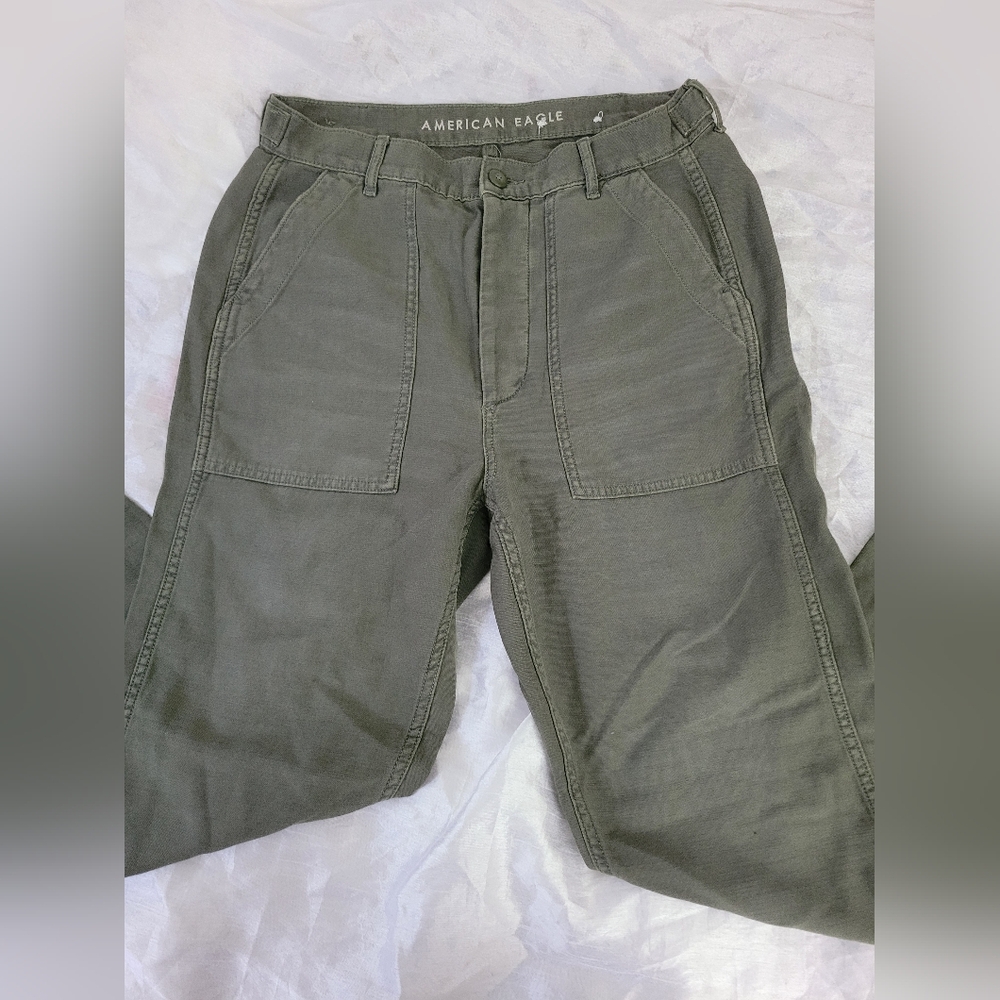 American Eagle Outfitters Green Trousers for Everyday Comfort